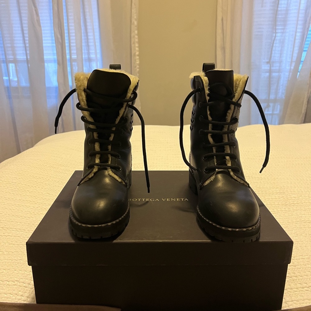 Bottega Veneta Black 100% Natural Fully Lined Shearling Combat Boots